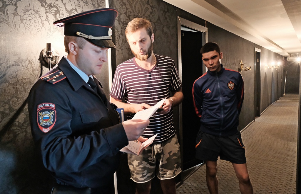 Сотрудники "Жилищника" провели проверку домов в районе Якиманка.