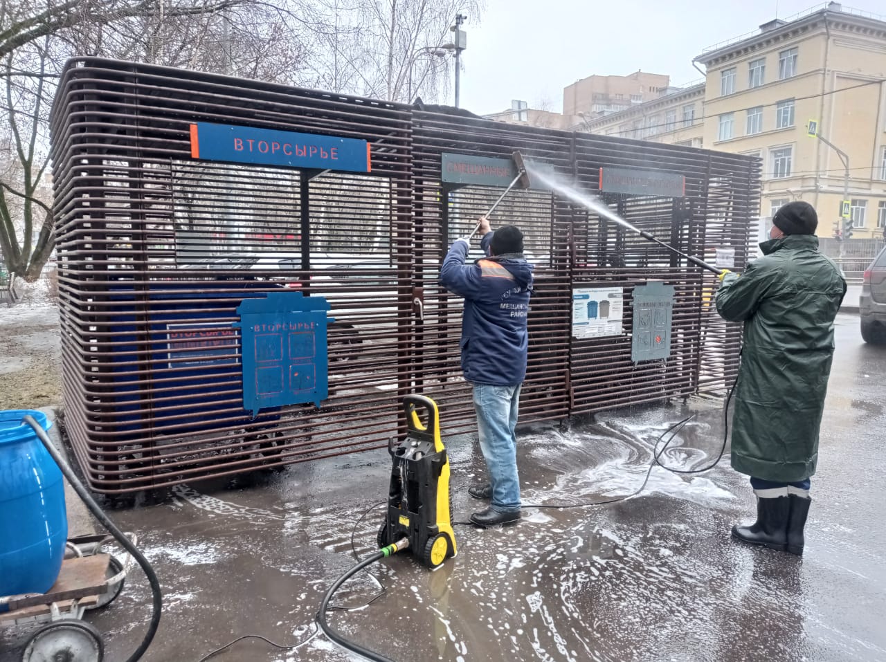 Месячник весеннего благоустройства стартовал в Центральном округе Москвы