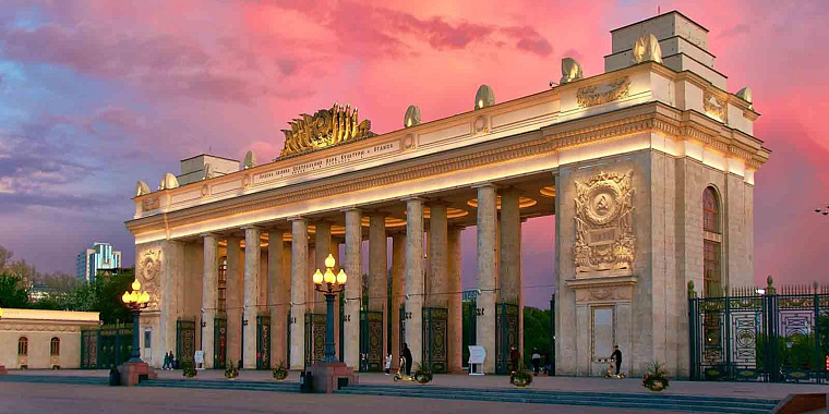 Фасады арки главного входа Парка Горького приведут в порядок