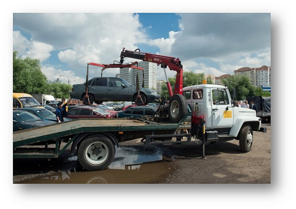 С июля в Москве начнут брать плату за вывоз и хранение брошенных автомобилей