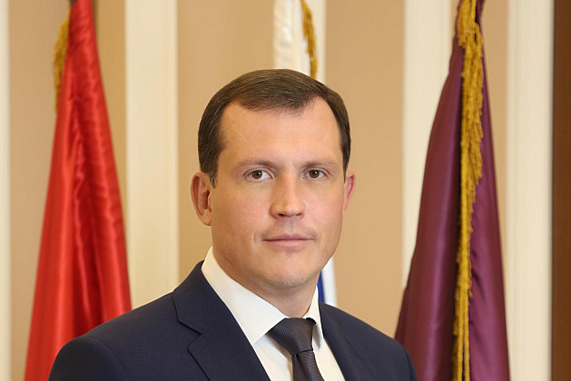 Префект Владимир Говердовский поздравляет жителей округа с Днём России