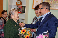 Памятные знаки «75 лет битвы за Москву» вручили ветеранам Арбата 