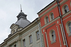 Четырехэтажный дом представили на городском аукционе