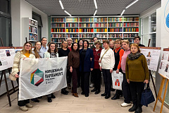 Экскурсию по выставке проектов «Общественное признание» организовали молодые парламентарии Красносельского района